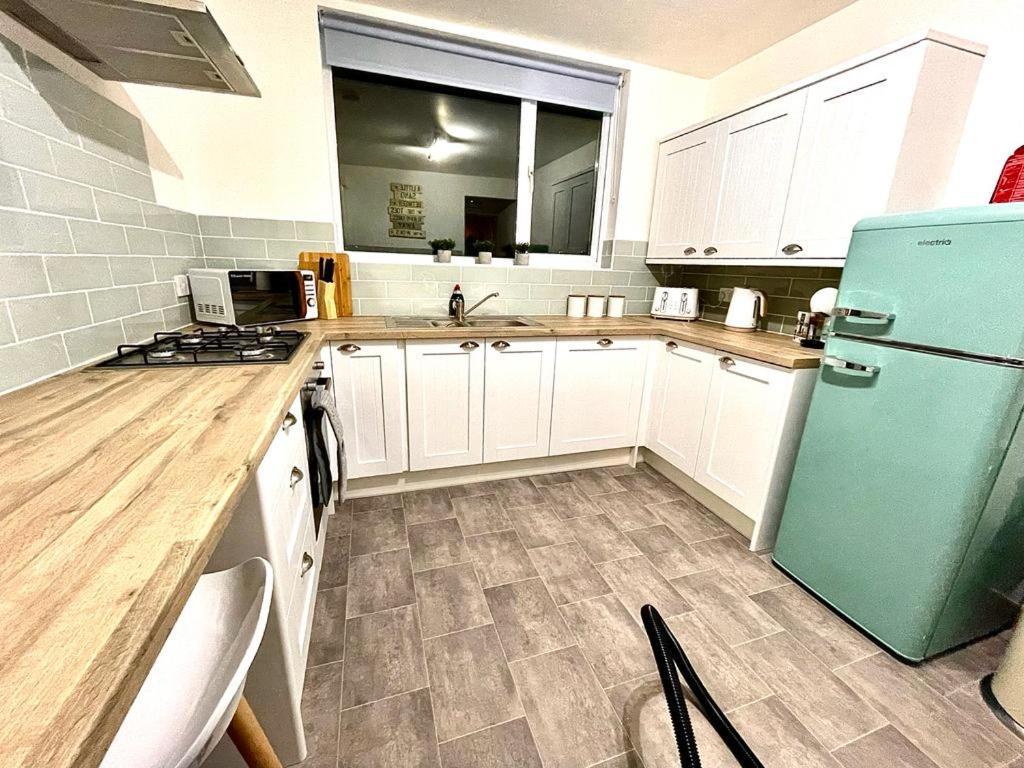 Апартаменты Harbour Loft! Newly Refurbished 3 Bed Flat! Барри-Порт Экстерьер фото